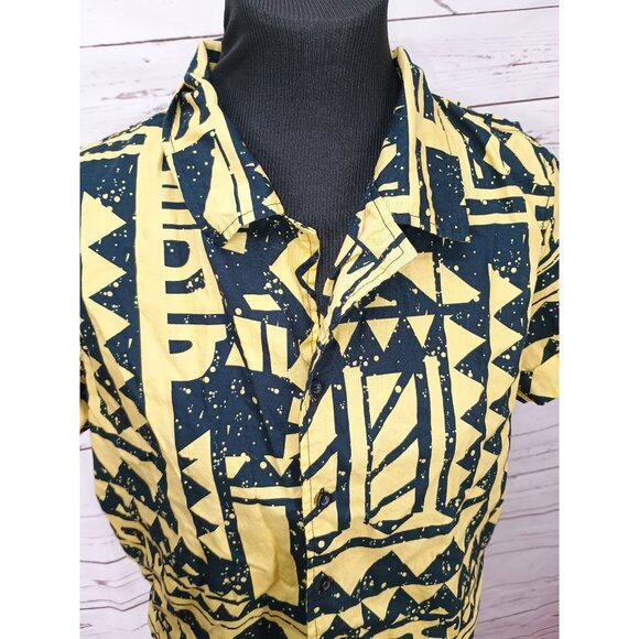 Netflix Stranger Things Men's Large Yellow Black Geometric Aztec Button Shirt - Picture 8 of 11